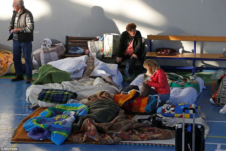 Εικόνες Αποκάλυψης στην Ιταλία: 250 νεκροί, ψάχνουν στα συντρίμμια για επιζώντες [εικόνες & βίντεο] | iefimerida.gr 10