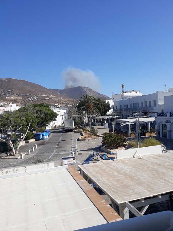 Αναζωπυρώθηκε η φωτιά στην Πάρο -Απομακρύνθηκαν κάτοικοι της περιοχής [εικόνες] | iefimerida.gr 5