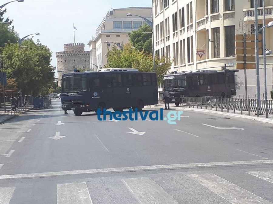 Συλλαλητήριο για τη Μακεδονία: Πλήθος κόσμου στον Λευκό Πύργο -«Φρούριο» η Θεσσαλονίκη [εικόνες & βίντεο] | iefimerida.gr 28