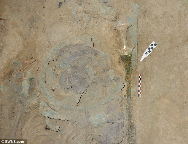 Ο πραγματικός «Αρχοντας των Δαχτυλιδιών» -Τι κρύβει ο 3.500 ετών σπουδαίος τάφος πολεμιστή, γεμάτος με θησαυρούς, στην Πύλο [εικόνες] | iefimerida.gr 10