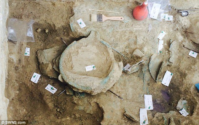 Ο πραγματικός «Αρχοντας των Δαχτυλιδιών» -Τι κρύβει ο 3.500 ετών σπουδαίος τάφος πολεμιστή, γεμάτος με θησαυρούς, στην Πύλο [εικόνες] | iefimerida.gr 9