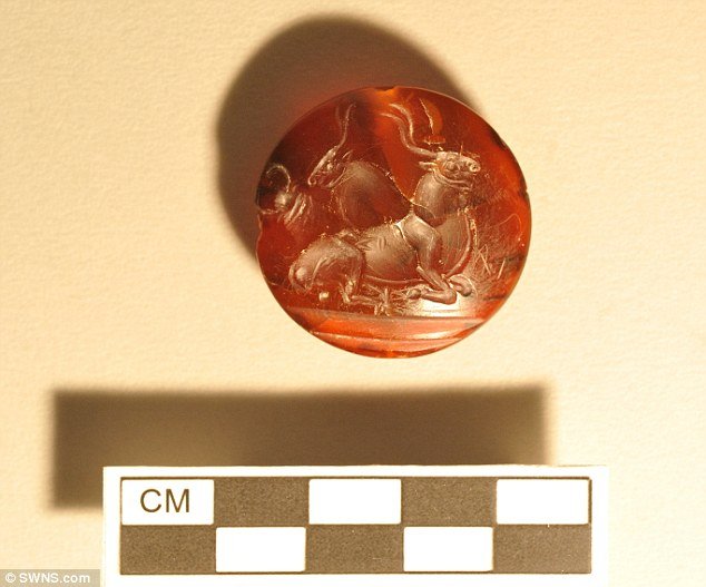 Ο πραγματικός «Αρχοντας των Δαχτυλιδιών» -Τι κρύβει ο 3.500 ετών σπουδαίος τάφος πολεμιστή, γεμάτος με θησαυρούς, στην Πύλο [εικόνες] | iefimerida.gr 14