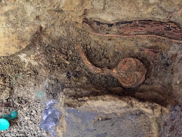 Ο πραγματικός «Αρχοντας των Δαχτυλιδιών» -Τι κρύβει ο 3.500 ετών σπουδαίος τάφος πολεμιστή, γεμάτος με θησαυρούς, στην Πύλο [εικόνες] | iefimerida.gr 3