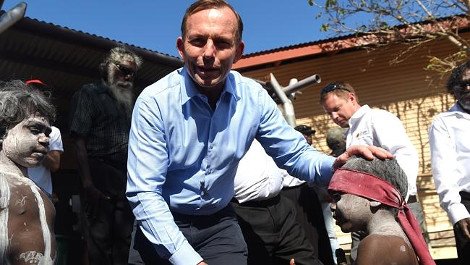 Τόνι Αμποτ: Ο πρωθυπουργός που θα κυβερνήσει για μία εβδομάδα κάτω από μια τέντα μένοντας με τους Αβορίγινες [εικόνες&βίντεο] | iefimerida.gr 2