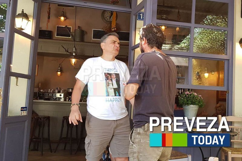 Ο Ευκλείδης Τσακαλώτος φόρεσε t-shirt με τον ίδιο και την Σκάρλετ Γιόχανσον ως... ζευγάρι! [εικόνες & βίντεο] | iefimerida.gr 0
