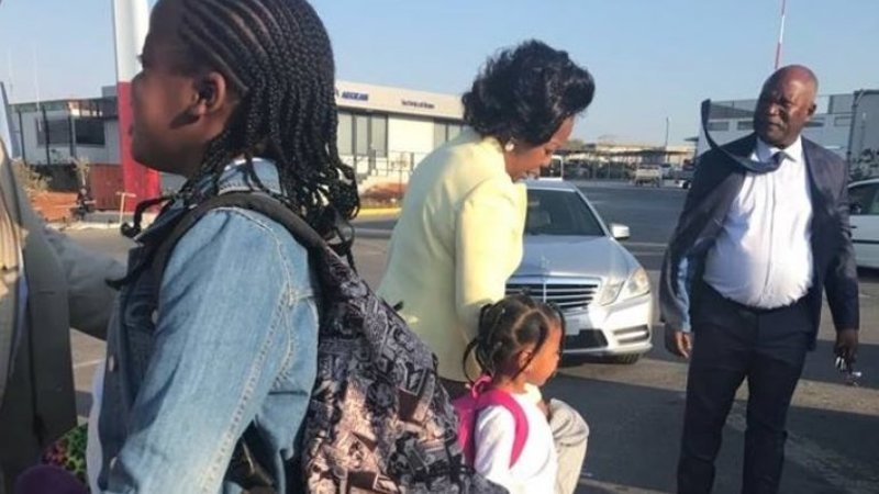 Στην Κρήτη για διακοπές η Πρώτη Κυρία του Κονγκό [εικόνες] | iefimerida.gr 1