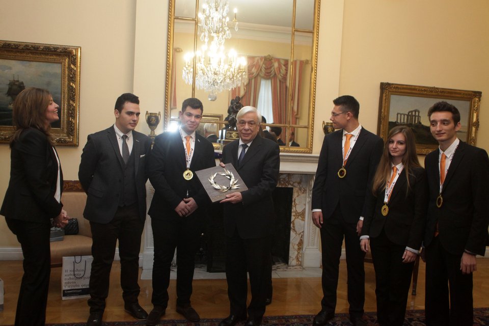 Στον ΠτΔ οι παγκόσμιοι πρωταθλητές σε σχολικό διαγωνισμό τεχνολογίας [εικόνες] | iefimerida.gr 1