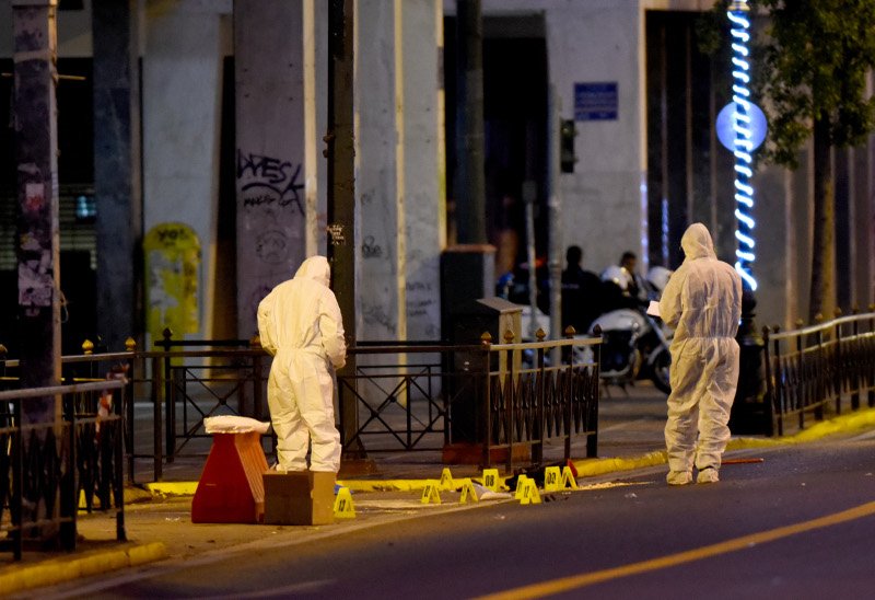 Συναγερμός στην ΕΛ.ΑΣ. -Αφησαν σακίδιο με βόμβα στο υπουργείο Εργασίας | iefimerida.gr 0