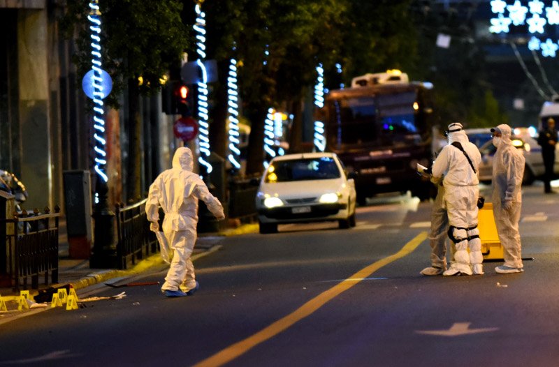 Συναγερμός στην ΕΛ.ΑΣ. -Αφησαν σακίδιο με βόμβα στο υπουργείο Εργασίας | iefimerida.gr 4