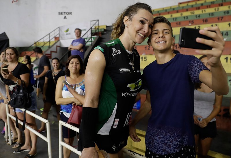 Η τρανσέξουαλ Τίφανι που διχάζει το παγκόσμιο βόλεϊ -Αντιδρούν αντίπαλες ομάδες [εικόνες & βίντεο] | iefimerida.gr 1