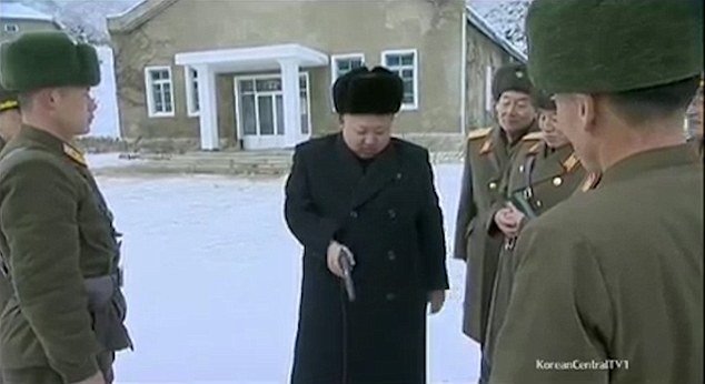 Ο Κιμ Γιονγκ Ουν τώρα και πιλότος! [βίντεο] | iefimerida.gr 2