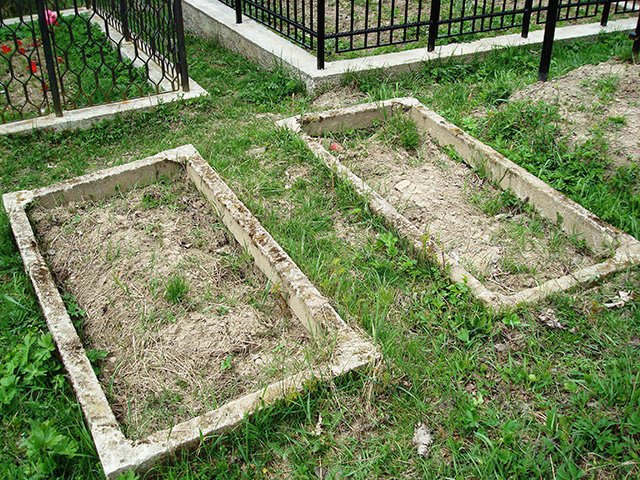 Στη Ρουμανία ξεθάβουν τους συγγενείς τους για να πάρουν λεφτά απο εταιρεία χρυσού [εικόνες] | iefimerida.gr 1