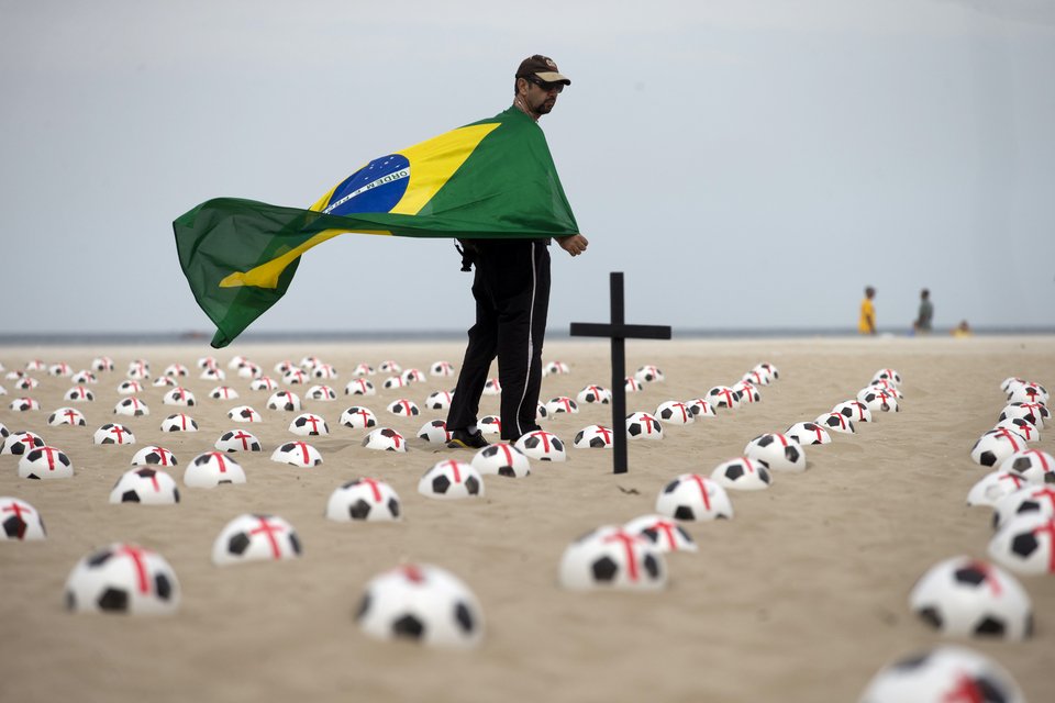 Ο πρωτότυπος κι αιχμηρός τρόπος διαμαρτυρίας των Βραζιλιάνων [εικόνες] | iefimerida.gr 1