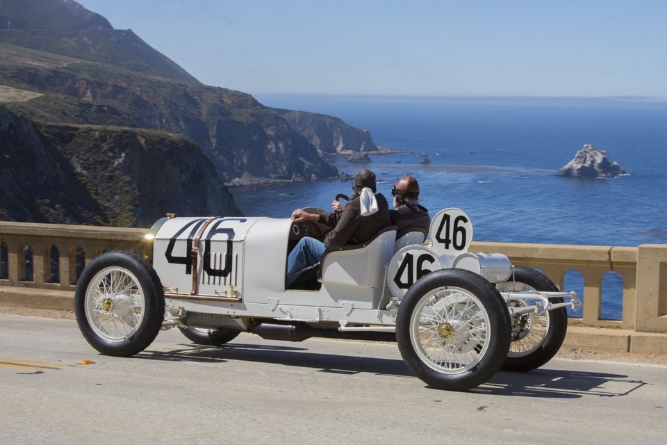 Αυτοκίνητα έργα τέχνης σε έναν ιδιότυπο αγώνα δρόμου [εικόνες] | iefimerida.gr 2