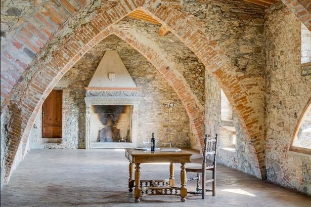 Το κάστρο με χλιδή άλλης εποχής στα αμπέλια της Τοσκάνης που πωλείται αντί 26 εκατ. ευρώ [εικόνες] | iefimerida.gr 2