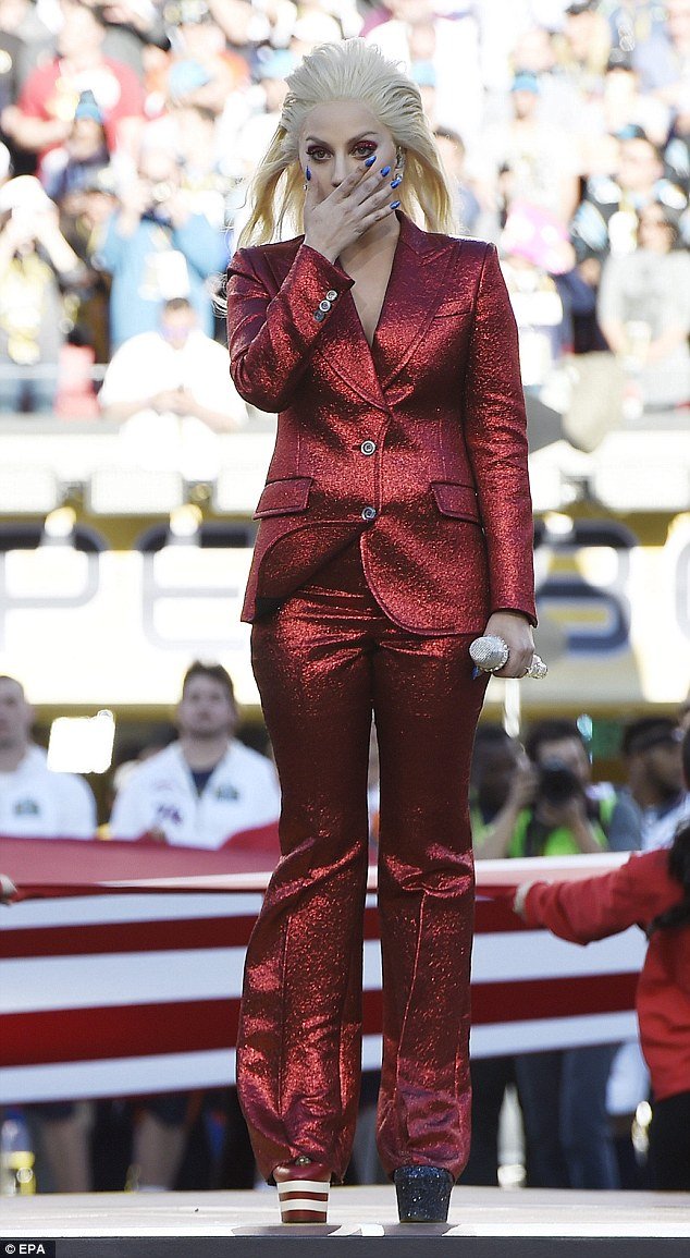 Super bowl: Η έξαλλη εμφάνιση της Μπιγιονσέ και τα δάκρυα της Lady Gaga [εικόνες]  | iefimerida.gr 33