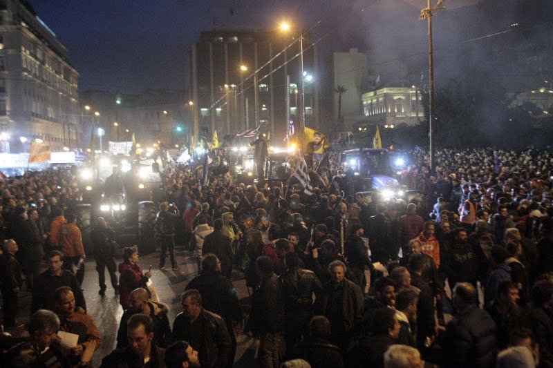Ολα όσα έγιναν στο συλλαλητήριο των αγροτών -Οι γκλίτσες των Κρητικών έγιναν σύμβολο [εικόνες] | iefimerida.gr 8