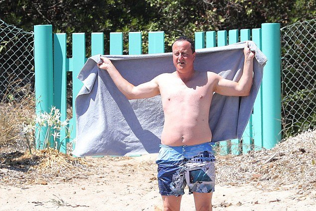 Διακοπές στην Κορσική για το ζεύγος Κάμερον -Με παραπανίσια κιλά εμφανίστηκε ο τέως πρωθυπουργός [εικόνες] | iefimerida.gr 2