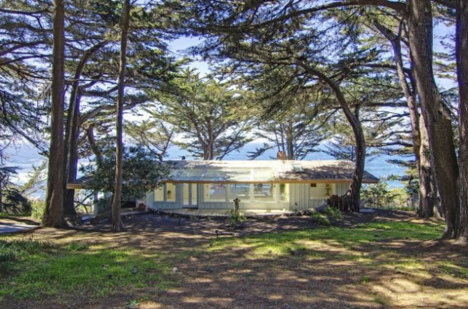 Στο σφυρί βγαίνει το παραθαλάσσιο «καταφύγιο» της Σάρον Στόουν στο «Βασικό Ενστικτο» [εικόνες] | iefimerida.gr 0