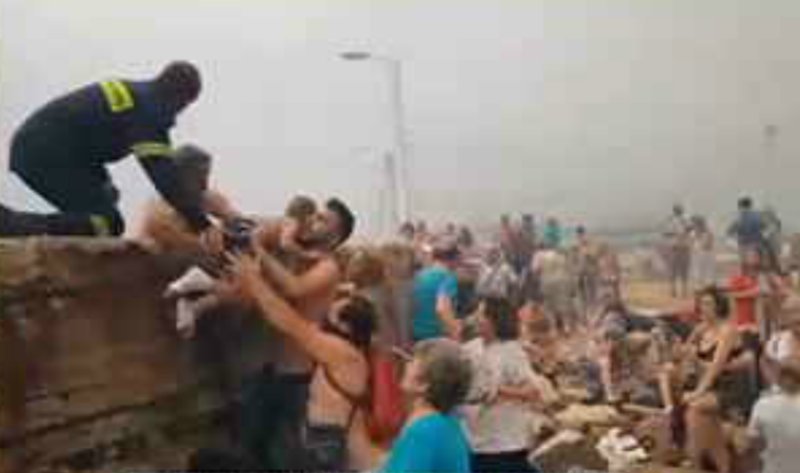 Εξιτήριο για το τελευταίο παιδί που νοσηλευόταν με εγκαύματα από τη φωτιά στο Μάτι [εικόνες] | iefimerida.gr 0