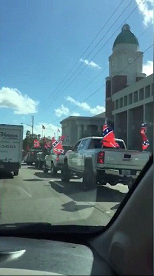 ΗΠΑ: Οπαδοί του Τραμπ εκφοβίζουν ψηφοφόρους έξω από εκλογικό κέντρο της Φλόριντα [βίντεο] | iefimerida.gr 1