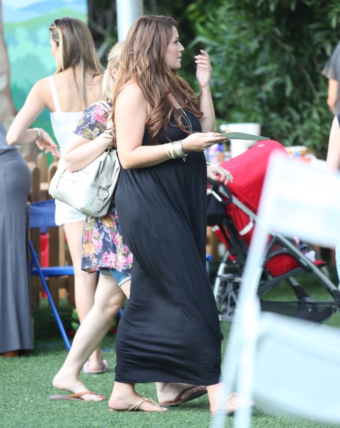 Μποτιλιάρισμα επωνύμων μανάδων στο παιδικό πάρτι της Κοκκίνου [εικόνες]  | iefimerida.gr 4