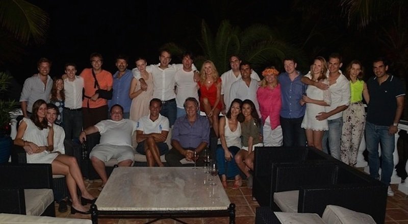 O επιχειρηματίας που πούλησε τα πάντα και άφησε τη χλιδάτη ζωή του για να ψάξει την ευτυχία στους φίλους του και τα ταξίδια [εικόνες] | iefimerida.gr 1