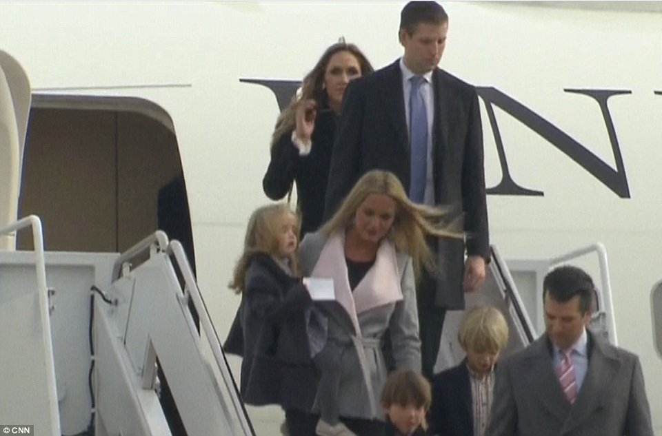 Ολη η οικογένεια Tραμπ στο πλάι του στην Ουάσινγκτον για την ορκωμοσία [εικόνες] | iefimerida.gr 1