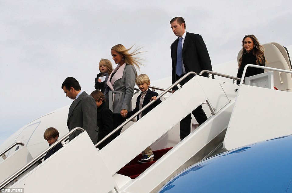 Ολη η οικογένεια Tραμπ στο πλάι του στην Ουάσινγκτον για την ορκωμοσία [εικόνες] | iefimerida.gr 3