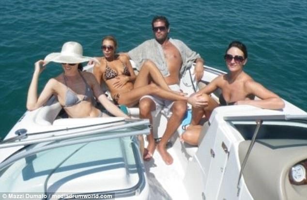 Σύρος εκατομμυριούχος δώρισε την περιουσία του ύψους 3 εκατ. ευρώ -Τώρα ζει σε βαν [εικόνες] | iefimerida.gr 5