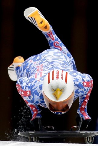 Τα 10 πιο φουτουριστικά κράνη αθλητών, που έκλεψαν την παράσταση στους Χειμερινούς Ολυμπιακούς [εικόνες] | iefimerida.gr 1