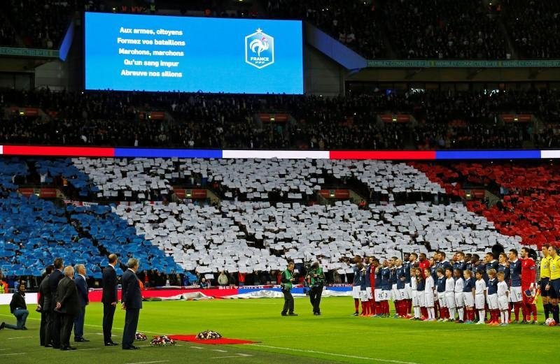 Παγκόσμια συγκίνηση στο Λονδίνο: Ολο το Γουέμπλεϊ τραγούδησε την Μασσαλιώτιδα [εικόνες & βίντεο] | iefimerida.gr 2