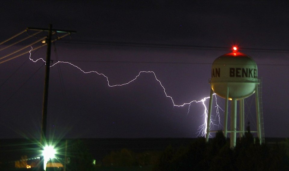 Φονικοί τυφώνες ξεκληρίζουν οικογένειες και στήνουν σκηνικό Αποκάλυψης! [εικόνες] | iefimerida.gr 4