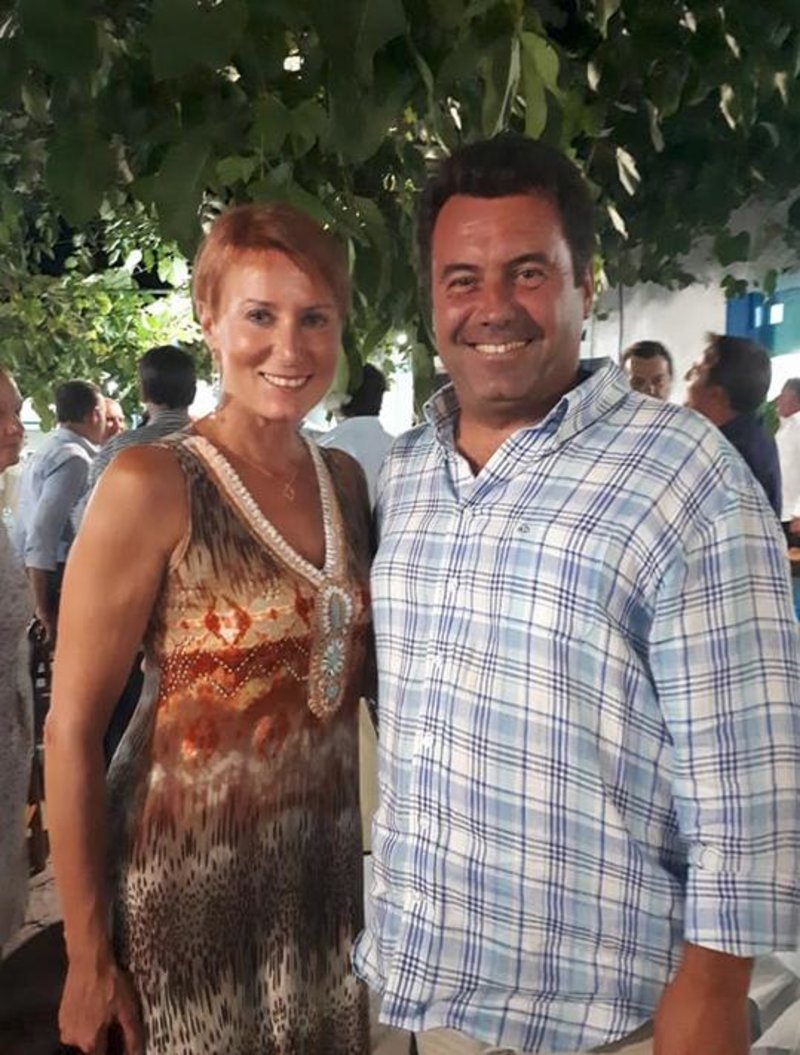 Χαλαρός και μαυρισμένος σε ταβέρνα στη Λευκάδα ο Κώστας Καραμανλής [εικόνες] | iefimerida.gr 1