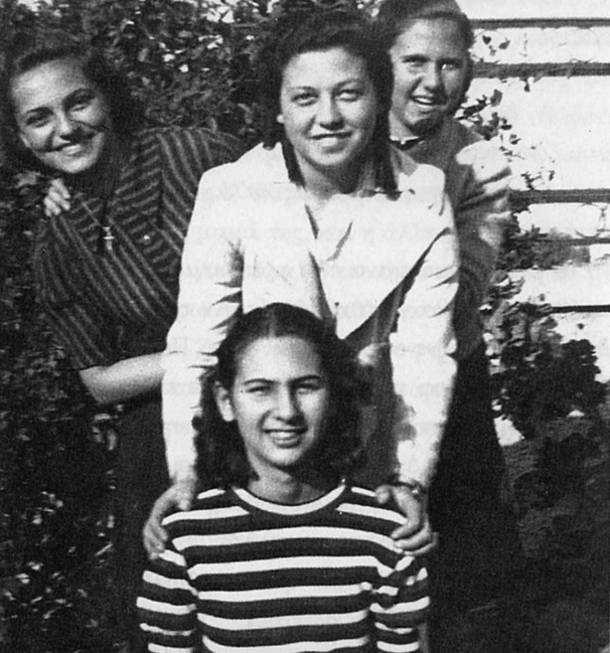 Αλκη Ζέη: «Είναι φοβερό να πάθουμε κατάθλιψη σαν λαός. Αν μέσα μας έχουμε μια μικρή χαρά και τότε όλα θα είναι πιο ανάλαφρα» [εικόνες] | iefimerida.gr 0