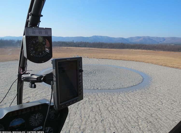 Ηφαίστειο λάσπης μοιάζει με γιγάντιο ανθρώπινο μάτι: Ενα εκπληκτικό φυσικό φαινόμενο στη Ρωσία [εικόνες] | iefimerida.gr 3