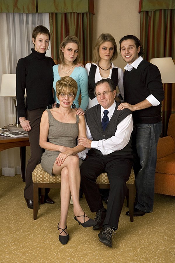 Εντελώς άγνωστοι φωτογραφίζονται και δημιουργούν τα τέλεια οικογενειακά πορτραίτα [εικόνες] | iefimerida.gr 3