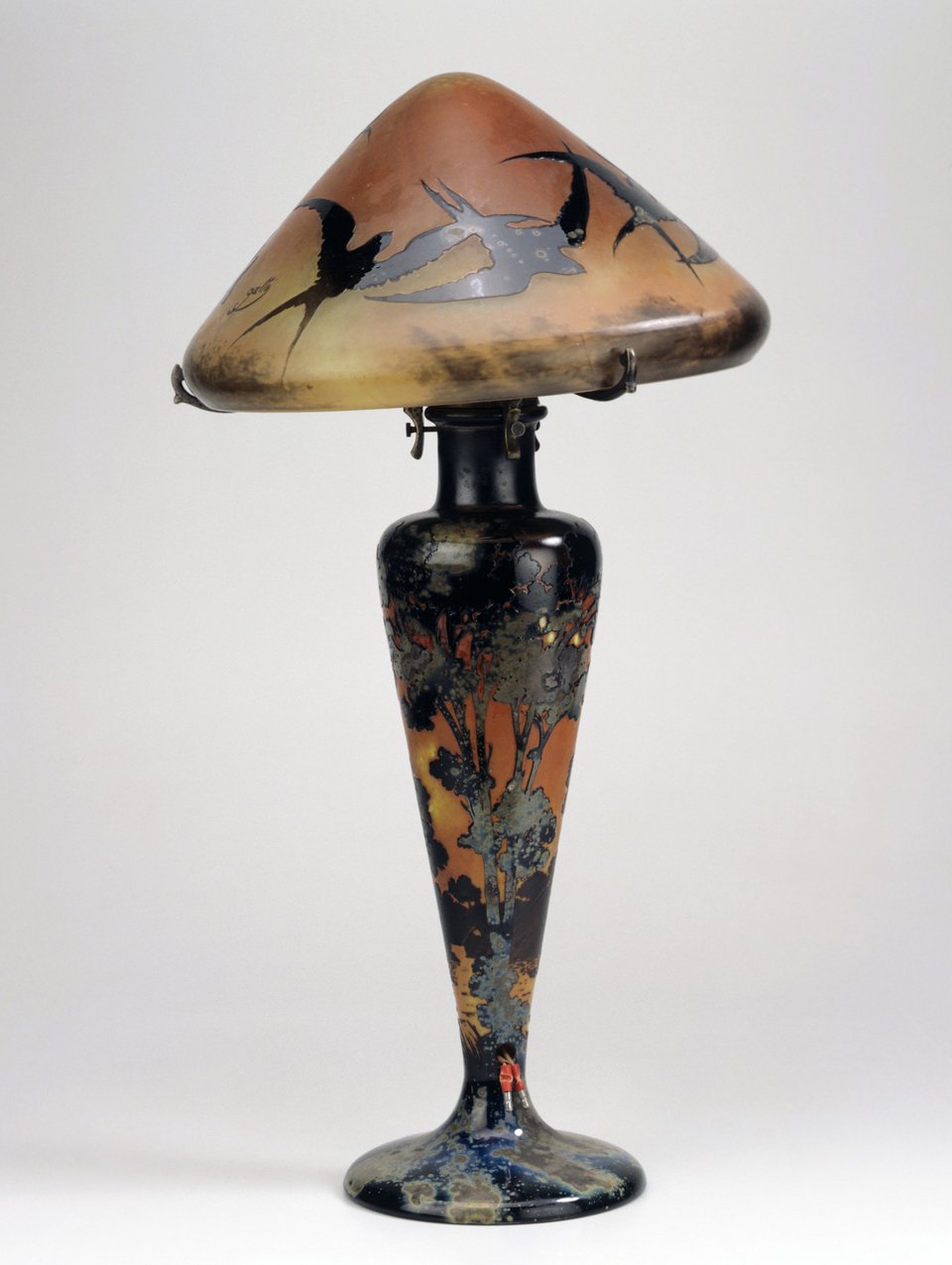 Γλυπτά, υφάσματα και αντικείμενα Art Nouveau από το φημισμένο Μουσείο της Βάδης στο Μπενάκη [εικόνες]  | iefimerida.gr 0