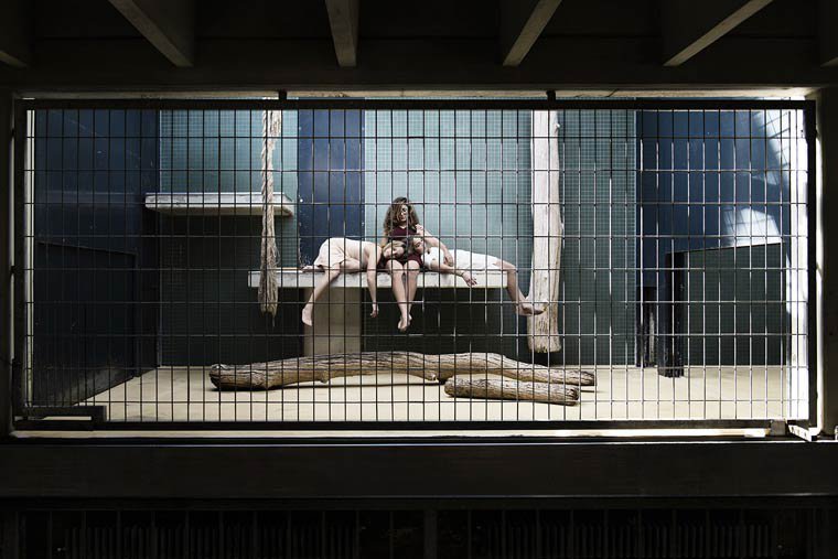 Ζωολογικός κήπος με ανθρώπους: Η φωτογράφιση που σοκάρει [εικόνες] | iefimerida.gr 5