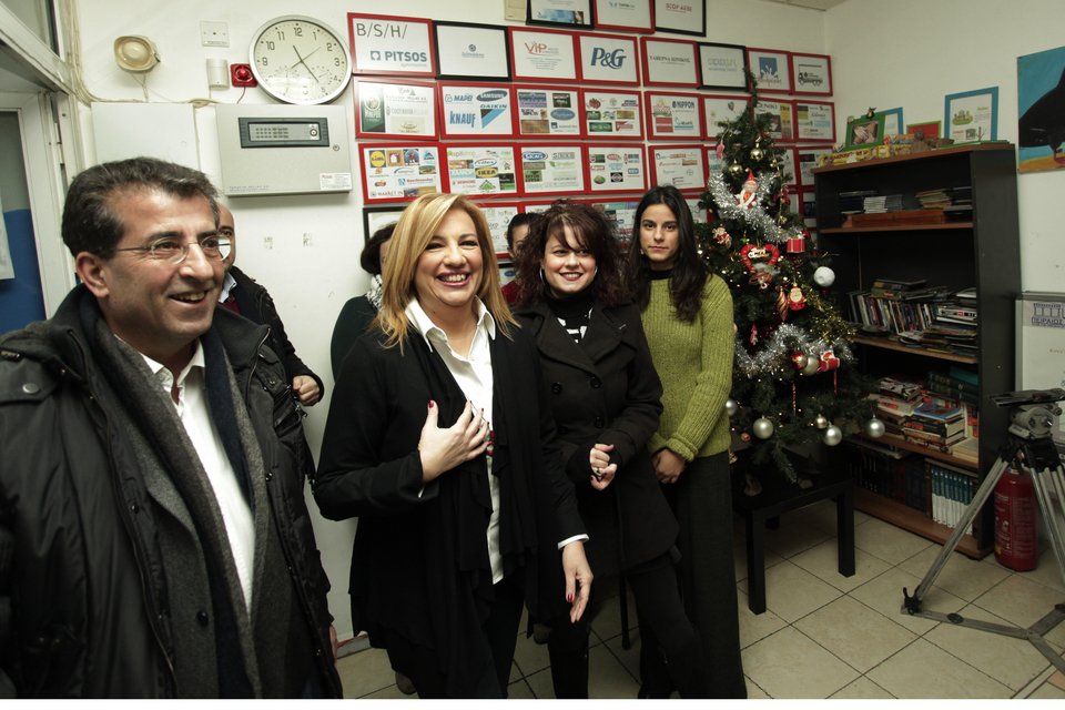 Η Φώφη Γεννηματά επισκέφθηκε δομή φιλοξενίας αστέγων [εικόνες]  | iefimerida.gr 0