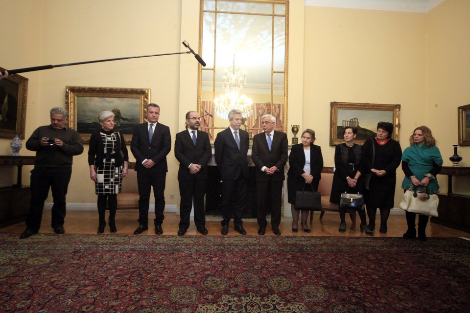 Στο Προεδρικό Μέγαρο 12 ανήλικοι κρατούμενοι από το κατάστημα Κορίνθου | iefimerida.gr 0