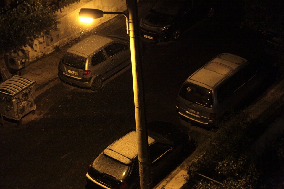 Χιόνι στην Αθήνα - Το έστρωσε και στην... Κυψέλη [πρωτοφανείς εικόνες] | iefimerida.gr 9