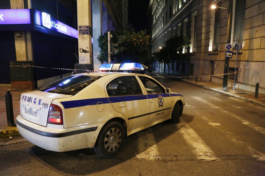 Δεν βρέθηκαν εκρηκτικά έξω από την Τράπεζα της Ελλάδας -Ανοιχτή η Ομήρου [εικόνες] | iefimerida.gr 3