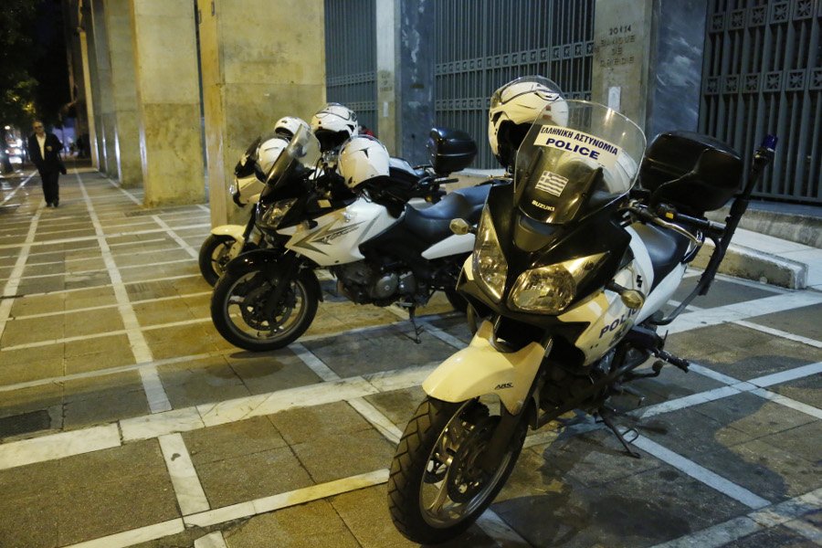 Δεν βρέθηκαν εκρηκτικά έξω από την Τράπεζα της Ελλάδας -Ανοιχτή η Ομήρου [εικόνες] | iefimerida.gr 1