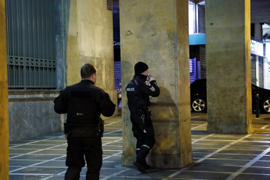 Δεν βρέθηκαν εκρηκτικά έξω από την Τράπεζα της Ελλάδας -Ανοιχτή η Ομήρου [εικόνες] | iefimerida.gr 0