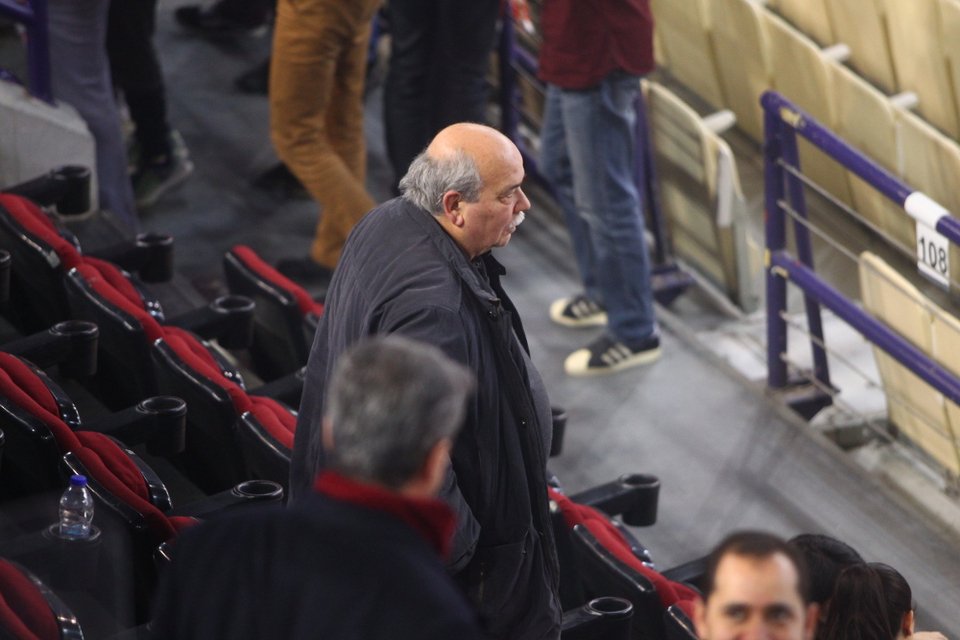 Ο Βούτσης στο ΣΕΦ είδε Ολυμπιακός-Παναθηναϊκός [εικόνες] | iefimerida.gr 0