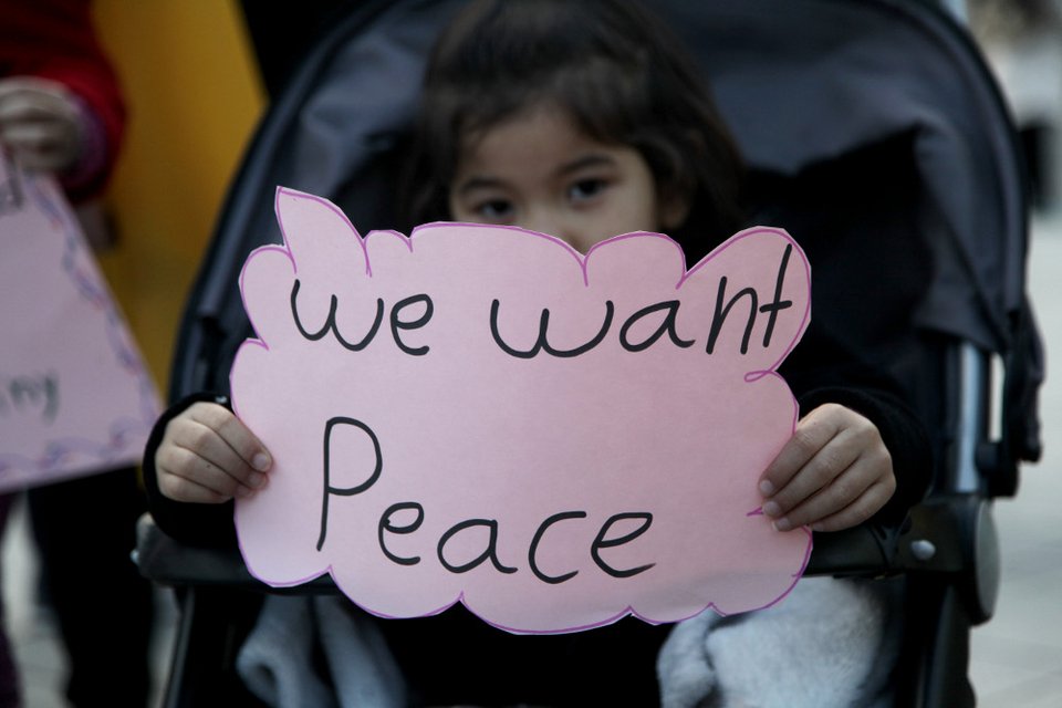 Συγκέντρωση στην Αθήνα κατά του Τραμπ: «Οχι στον πλανητάρχη του πολέμου και του ρατσισμού» [εικόνες] | iefimerida.gr 2