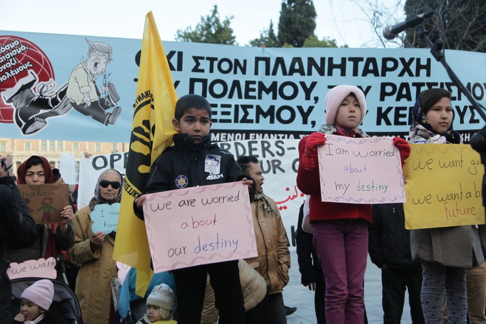 Συγκέντρωση στην Αθήνα κατά του Τραμπ: «Οχι στον πλανητάρχη του πολέμου και του ρατσισμού» [εικόνες] | iefimerida.gr 4