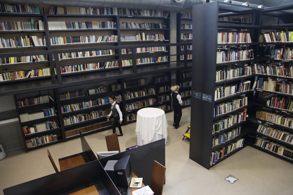 Την υπερσύγχρονη βιβλιοθήκη της Σχολής Καλών Τεχνών εγκαινίασε ο ΠτΔ [εικόνες]  | iefimerida.gr 0