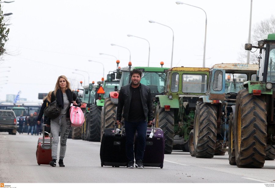 Αεροδρόμιο «Μακεδονία»: Οι αγρότες ήρθαν στα χέρια με τα ΜΑΤ [βίντεο] | iefimerida.gr 0